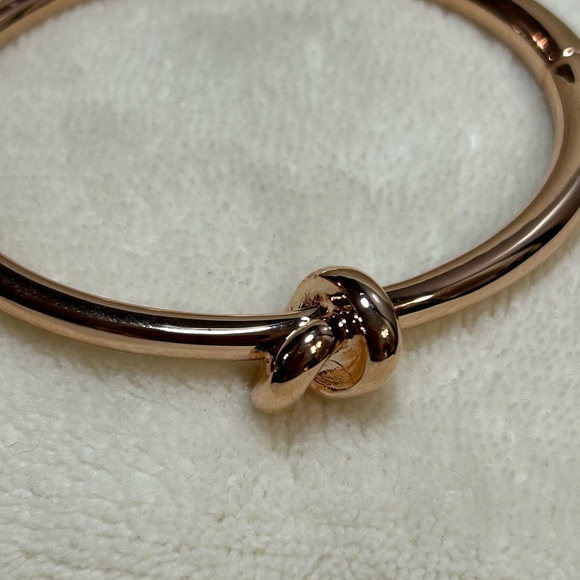The Limited very sharp rose gold knot hinged bracelet  New with tags - Picture 3 of 5